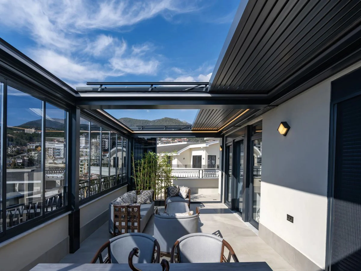 Otomatik pergola ve cam kapama uygulaması